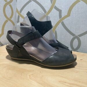 Dansko women’s bear sandal size Eu 39